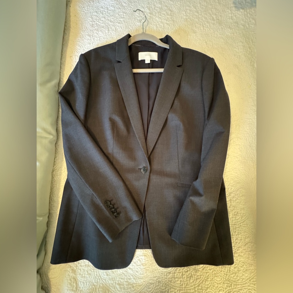 Women’s Hugo Boss structured Gray skirt suit- blazer and skirt